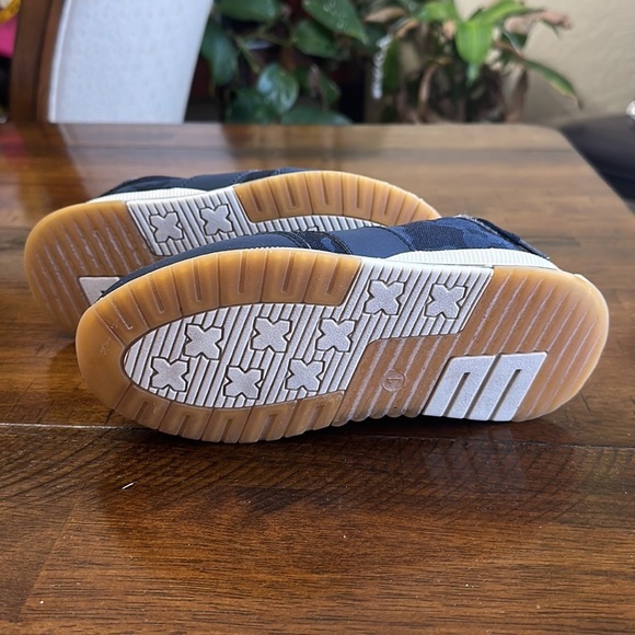 Steve Madden Blue Camo Boys Sneakers - Picture 9 of 9